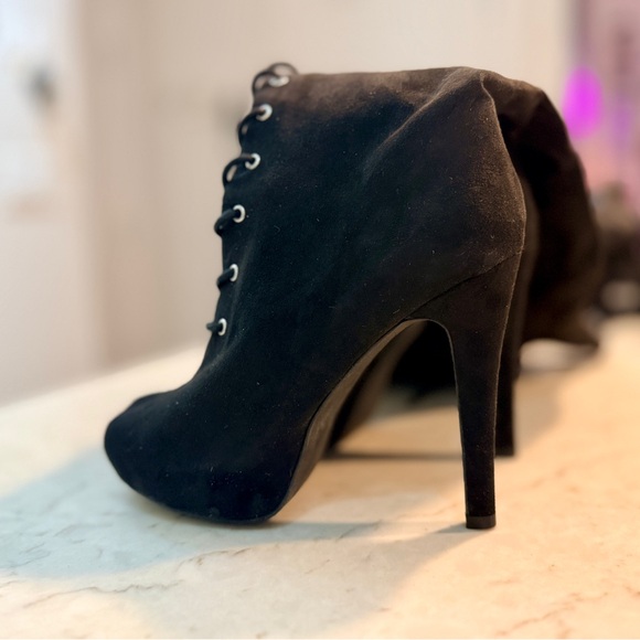 🖤 Torrid Thigh-High Lace-Up Peep Toe Platform Boots – 7.5WW 🖤 - Picture 7 of 10